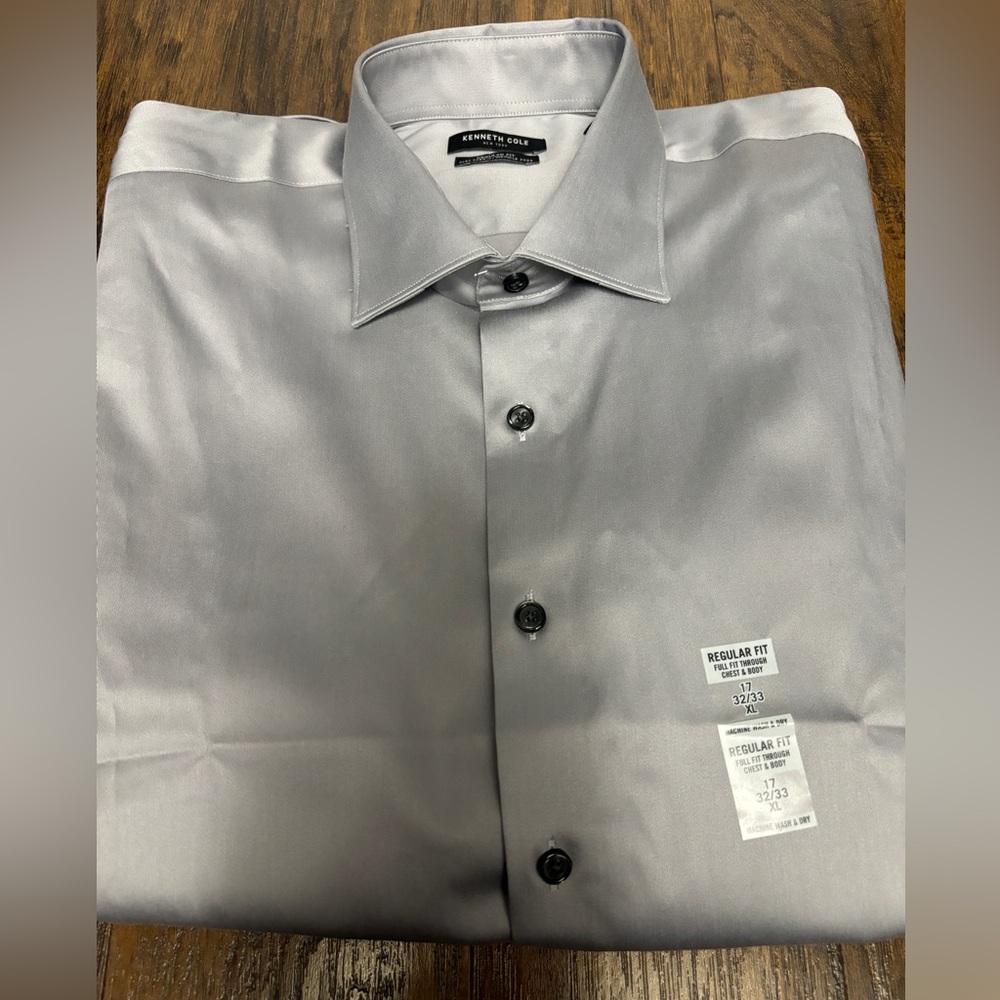 Men’s Kenneth cole silver button up, long sleeve, collared shirt. regular fitNWT